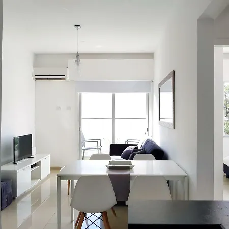 Pearl - Modern 2 Bed Sea View Apt In Centre *
